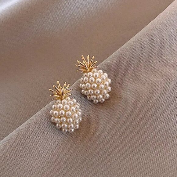 14K Gold Cluster of Pearls Pinapple Post Earrings - Picture 5 of 8